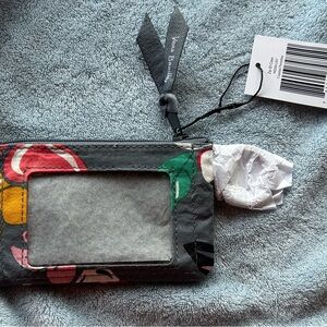 Vera Bradley Zip ID Case 
Coastal Paradise Pattern